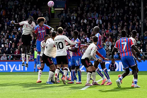 لاعب ليفربول: علينا أن نتحلى بالهدوء.. والخسارة في كرة القدم واردة